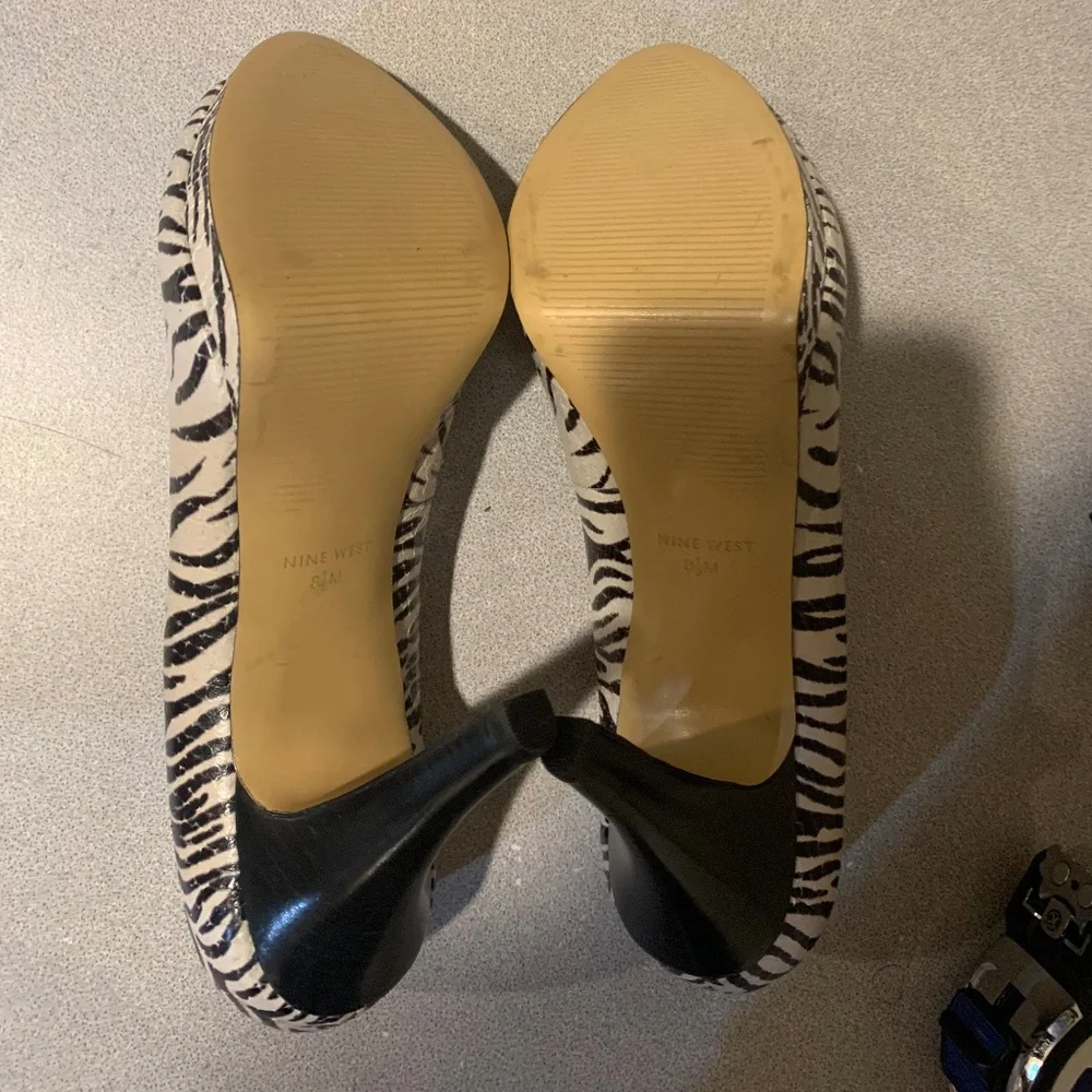 NWOB Nine West Black/White Zebra Stripe Platform Pumps sz 8.5 M